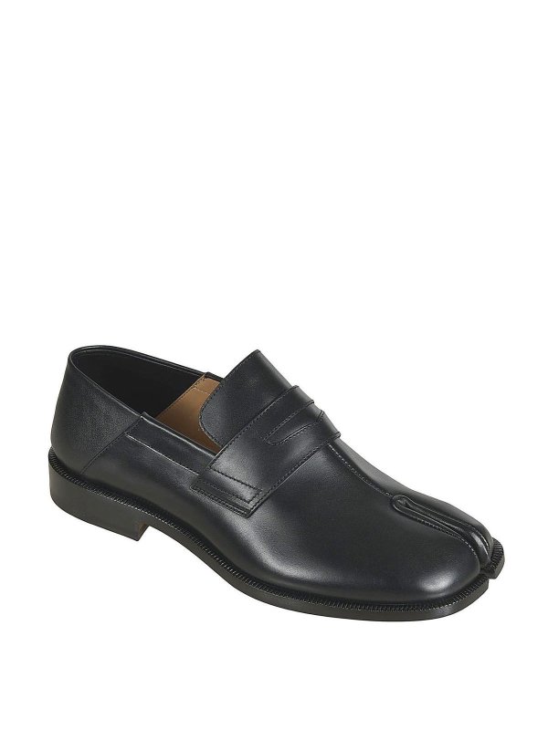 Maison Margiela: Loafers & Slippers online - Tabi loafers in black