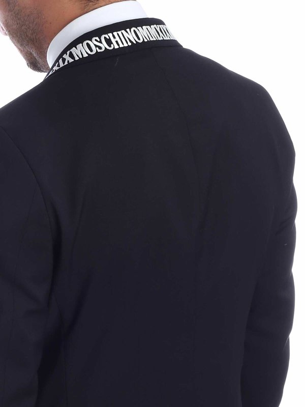 Giacca nera con logo sul revers shop online: MOSCHINO