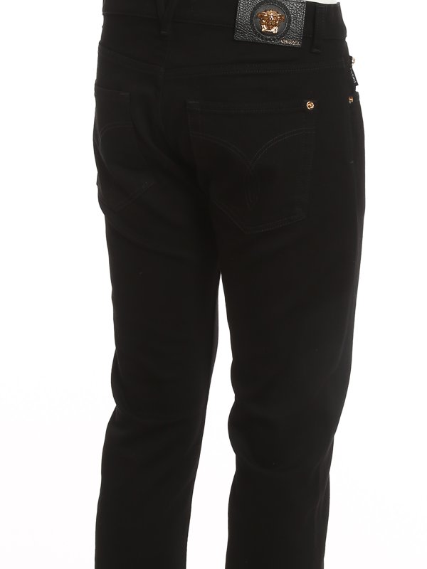 iKRIX VERSACE: jeans dritti, a sigaretta - Jeans con patch in pelle e Medusa