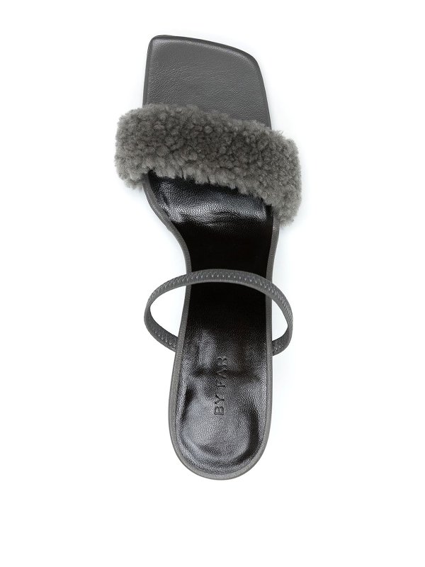 Sandali con cinturino in montone shop online: BY FAR