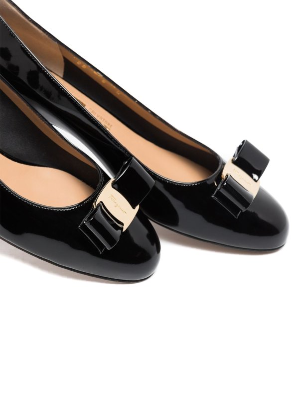 パンプス - 黒 shop online: FERRAGAMO