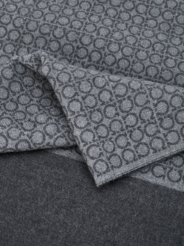 iKRIX SALVATORE FERRAGAMO: sciarpe e foulard - Sciarpa di lana Gancini