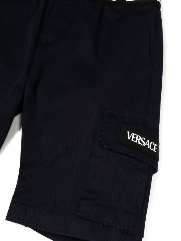 iKRIX VERSACE: Trousers Shorts - Greca-waistband cargo shorts