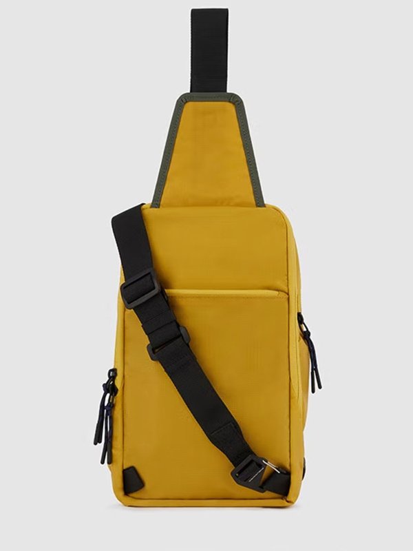 iKRIX PIQUADRO: Schultertaschen - Schultertasche - Gelb