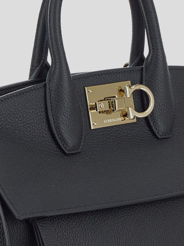 ショルダーバッグ - 黒 shop online: SALVATORE FERRAGAMO