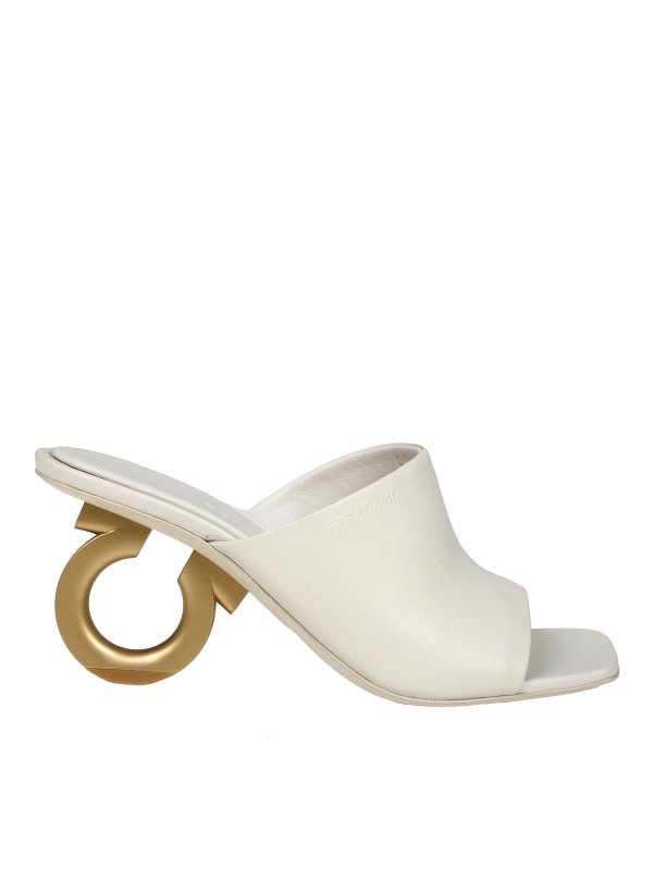 SALVATORE FERRAGAMO: サンダル - サンダル - 金