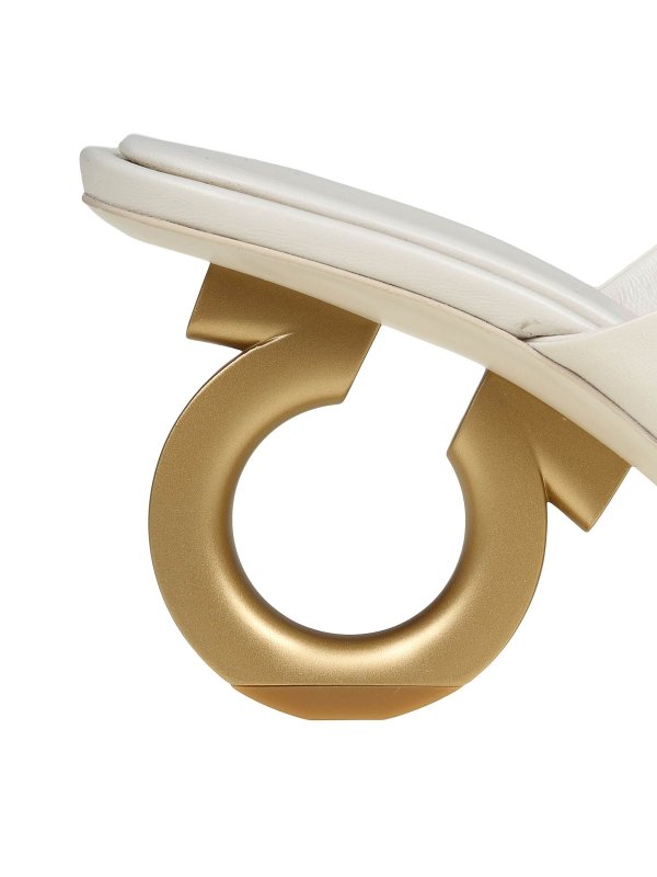 SALVATORE FERRAGAMO: サンダル online - サンダル - 金