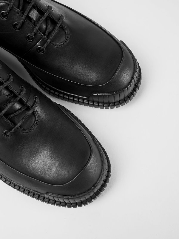 編み上げ靴 - 黒 shop online: CAMPER