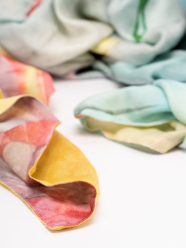 TALKING WALLS: scarves online - scarve