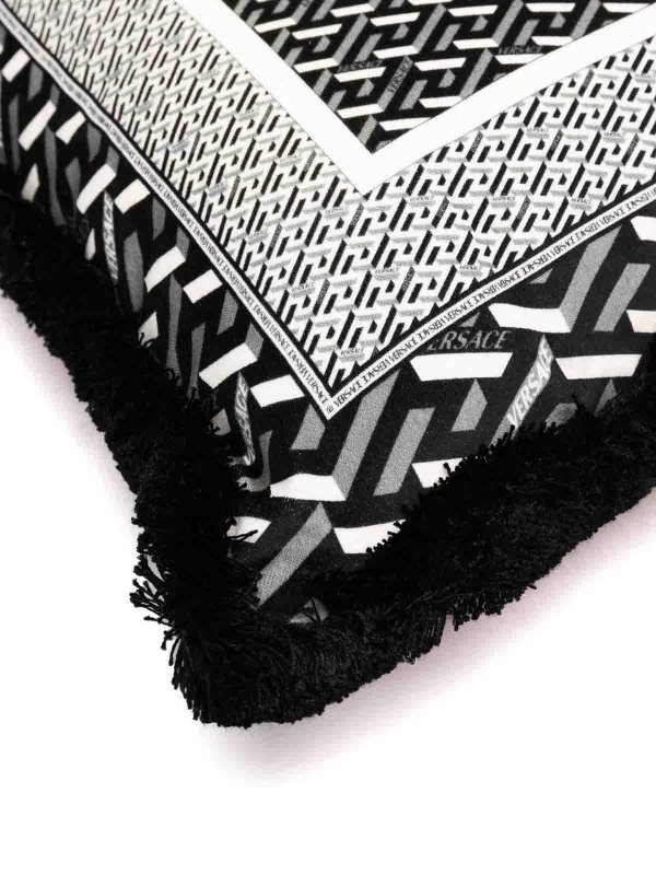 VERSACE: homeware online - Graphic print cushion