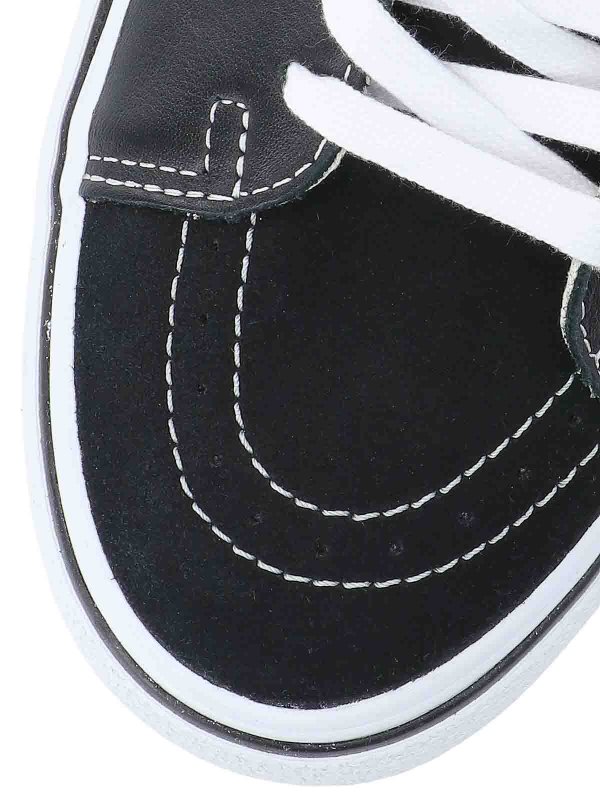 Sneakers shop online: VANS