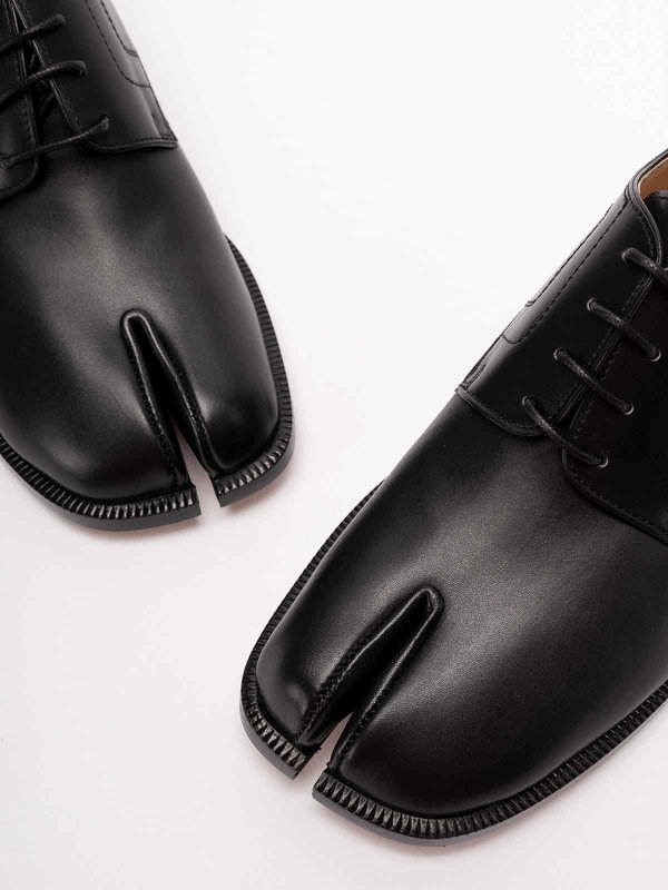Maison Margiela buy online scarpe allacciate tabi.