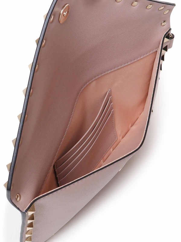 Rockstud flat pochette in calfskin shop online: VALENTINO GARAVANI