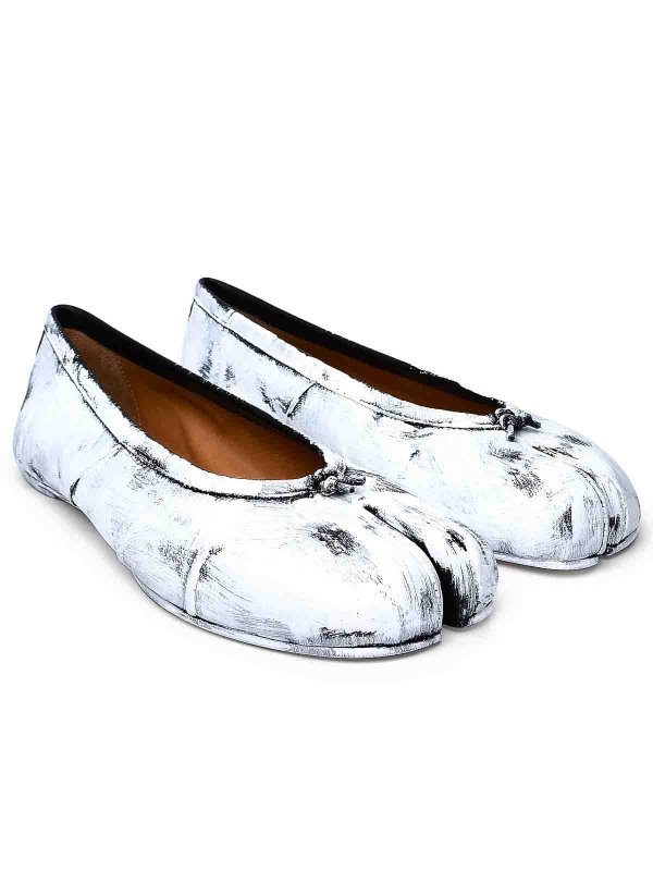 Maison Margiela: flat shoes online - Dancer Tabi Varnish