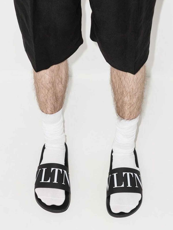 サンダル - 黒 shop online: VALENTINO GARAVANI