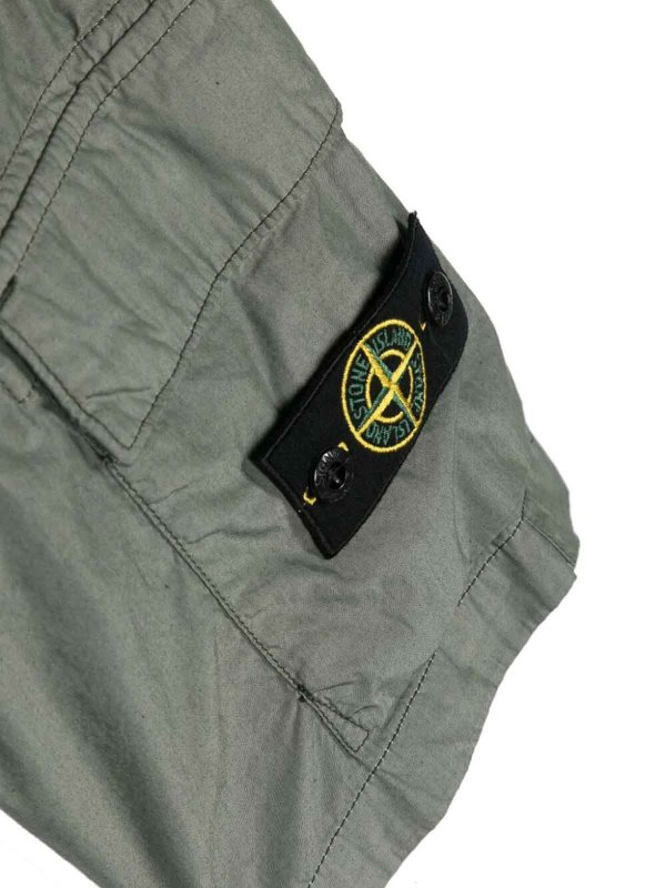 Stone Island Junior: トラウザーショーツ online - ショートパンツ - 緑