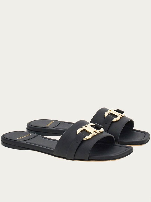 The Best Shops FERRAGAMO: サンダル - フラットシューズ - 黒