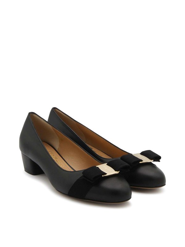 FERRAGAMO: Zapatos de salón online - Zapatos De Salón - Negro