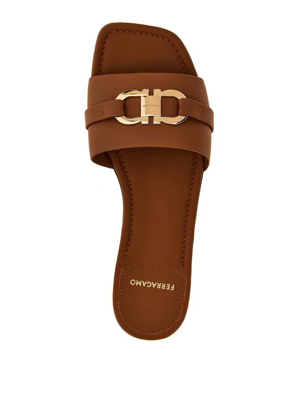 サンダル - ブラウン shop online: FERRAGAMO