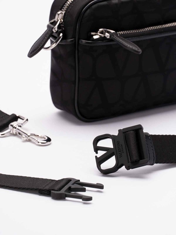 クロスボディバッグ - 黒 shop online: VALENTINO GARAVANI