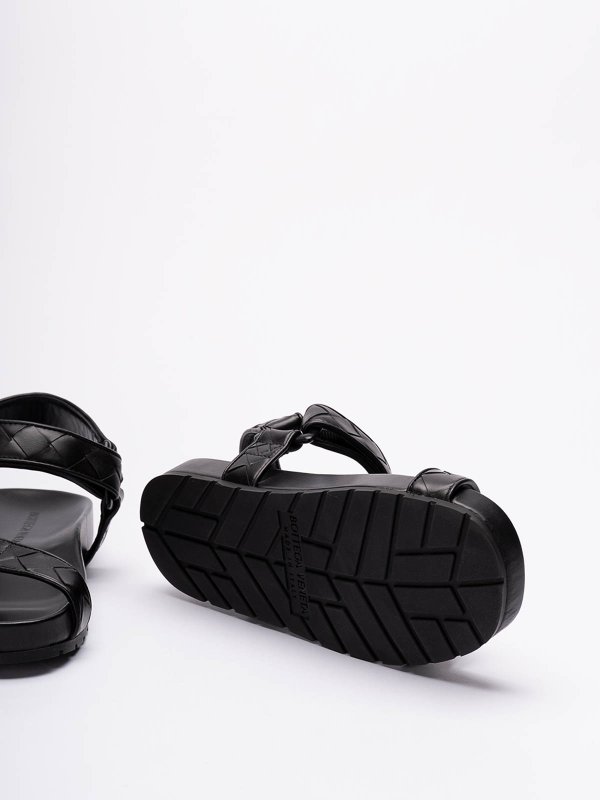 フラットシューズ - 黒 shop online: BOTTEGA VENETA