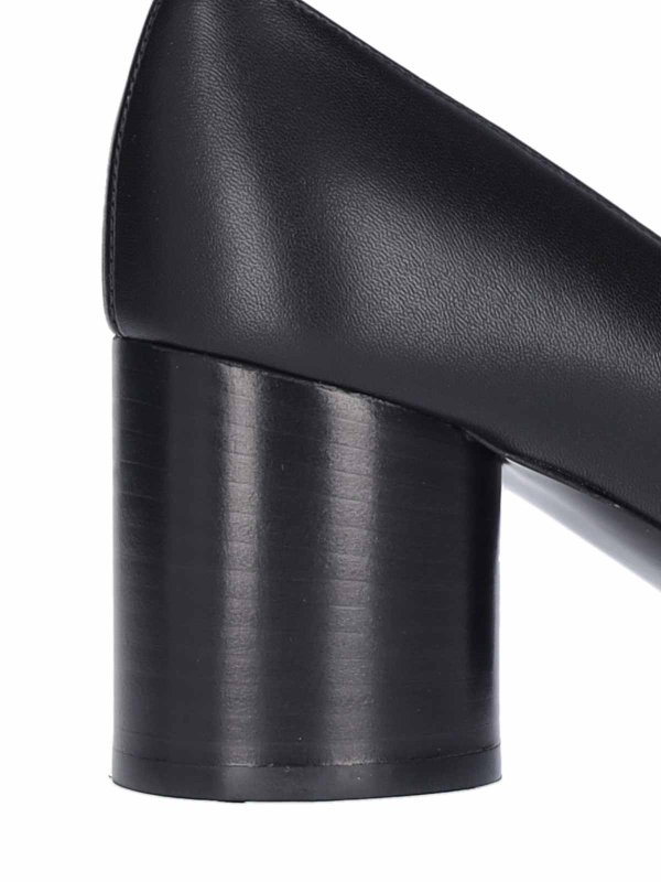 Court shoes shop online: FERRAGAMO