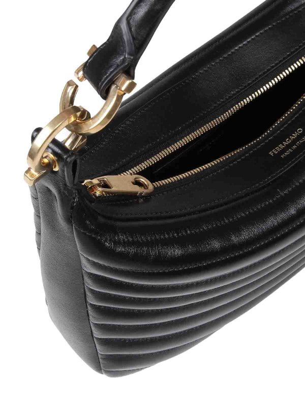 ショルダーバッグ - 黒 shop online: FERRAGAMO