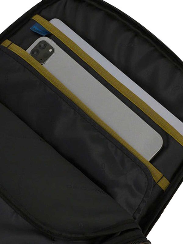 バックパック - 黒 shop online: PIQUADRO