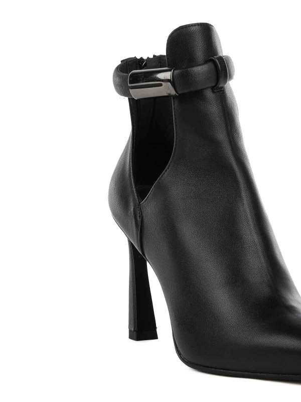 アンクルブーツ - 黒 shop online: CHANTAL