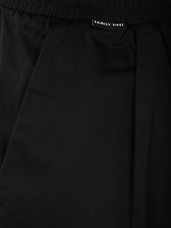 The Best Shops FAMILY FIRST MILANO: カジュアルトラウザー - カジュアルパンツ - 黒