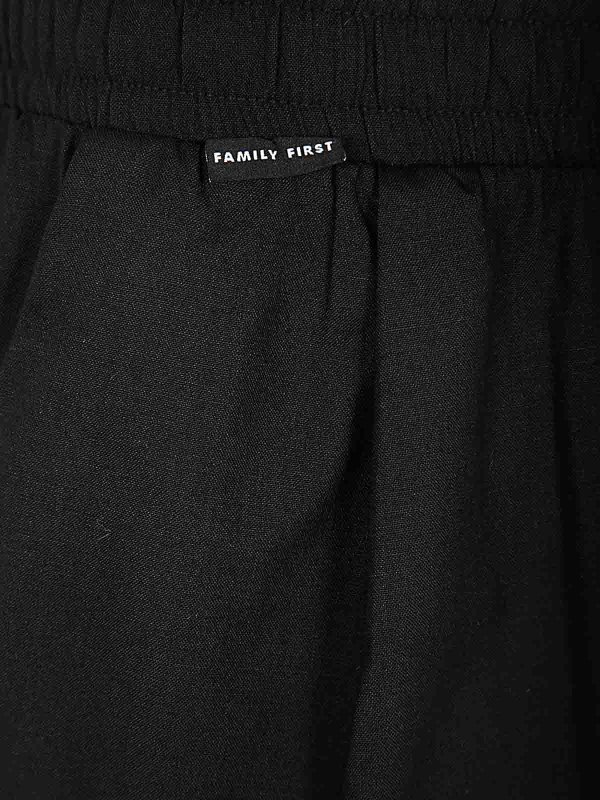 The Best Shops FAMILY FIRST MILANO: カジュアルトラウザー - カジュアルパンツ - 黒