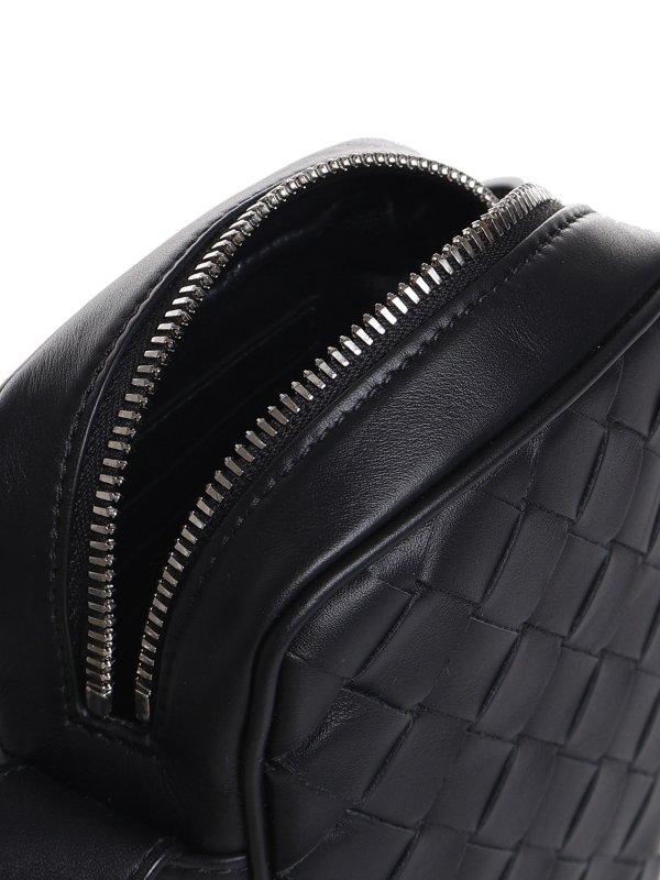 クロスボディバッグ - 黒 shop online: BOTTEGA VENETA