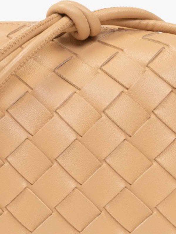 クロスボディバッグ - ヌードカラー shop online: BOTTEGA VENETA