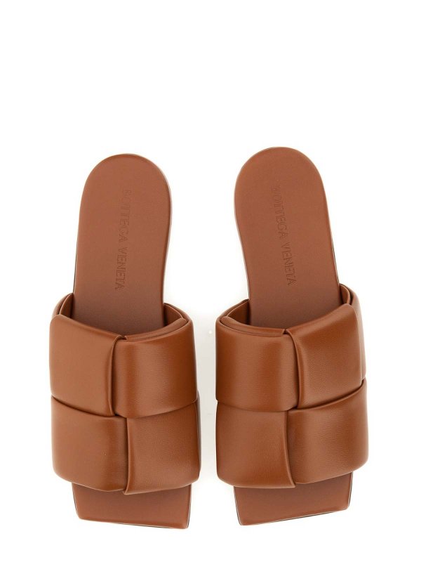 BOTTEGA VENETA: Zapatos chinelas online - Chinelas - Marrón