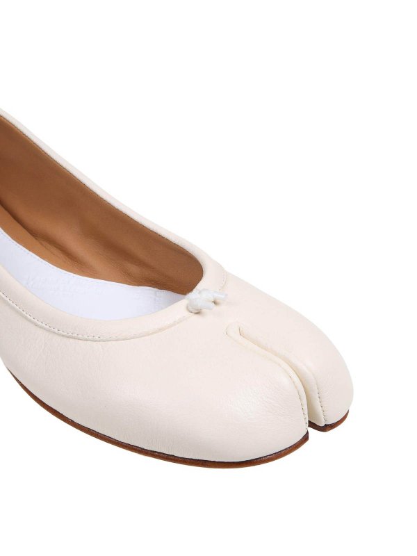 Maison Margiela buy online Tabi ballerina in milk-colored leather