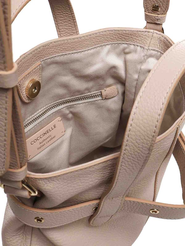 バケットバッグ - ヌードカラー shop online: COCCINELLE