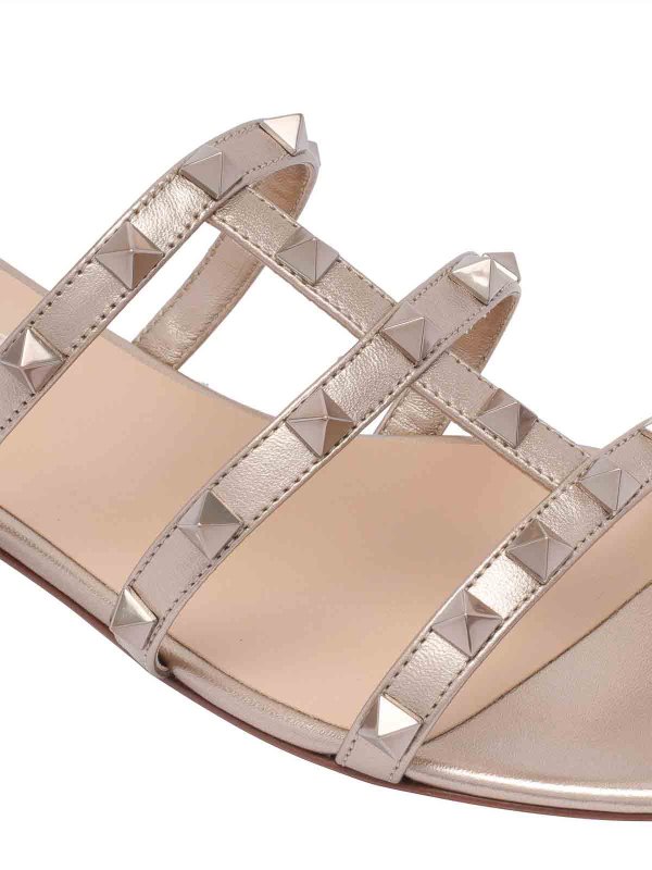 サンダル - ヌードカラー shop online: VALENTINO GARAVANI