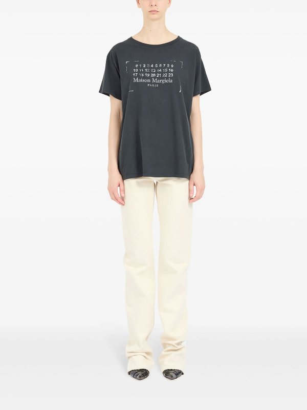 Maison Margiela: T-shirts online - T-Shirt - Schwarz