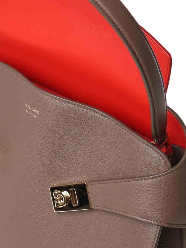 クロスボディバッグ - ブラウン shop online: SALVATORE FERRAGAMO