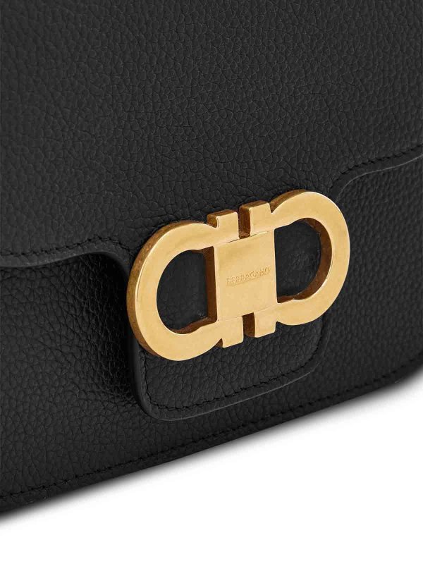 クロスボディバッグ - 黒 shop online: FERRAGAMO