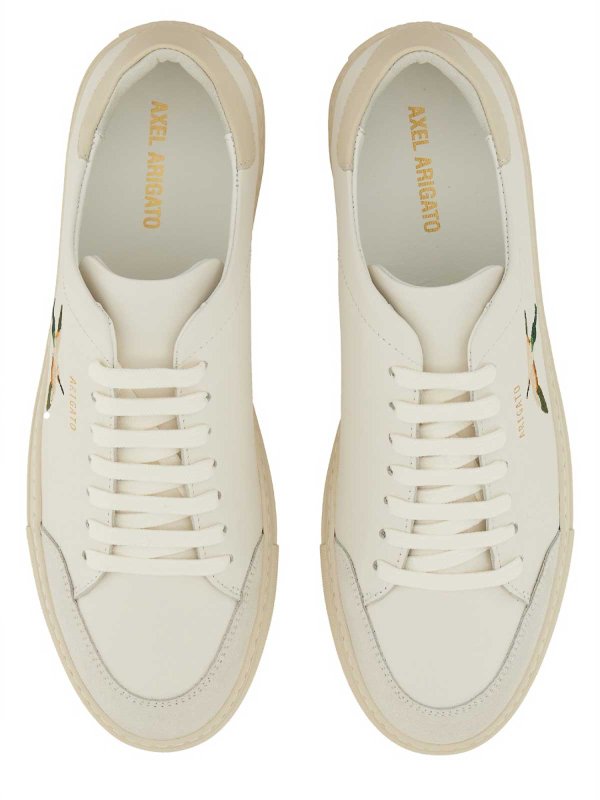 スニーカー - 白 shop online: AXEL ARIGATO