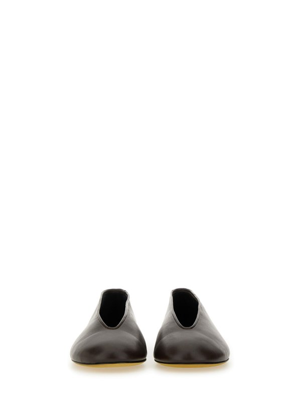 フラットシューズ - ダークブラウン shop online: MOSCHINO