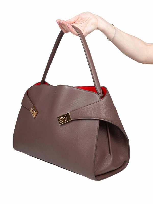 FERRAGAMO: ショルダーバッグ online - ショルダーバッグ - ブラウン