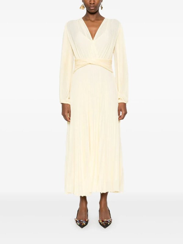 TWINSET: ニーレングスドレス online - 膝丈ドレス - クリーム