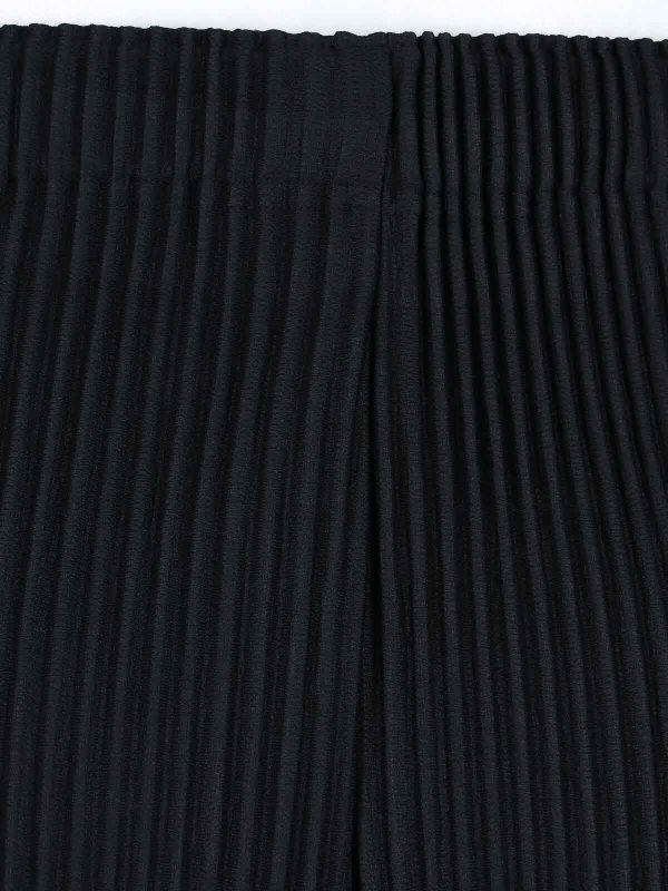 カジュアルパンツ - 黒 shop online: HOMME PLISSÉ ISSEY MIYAKE