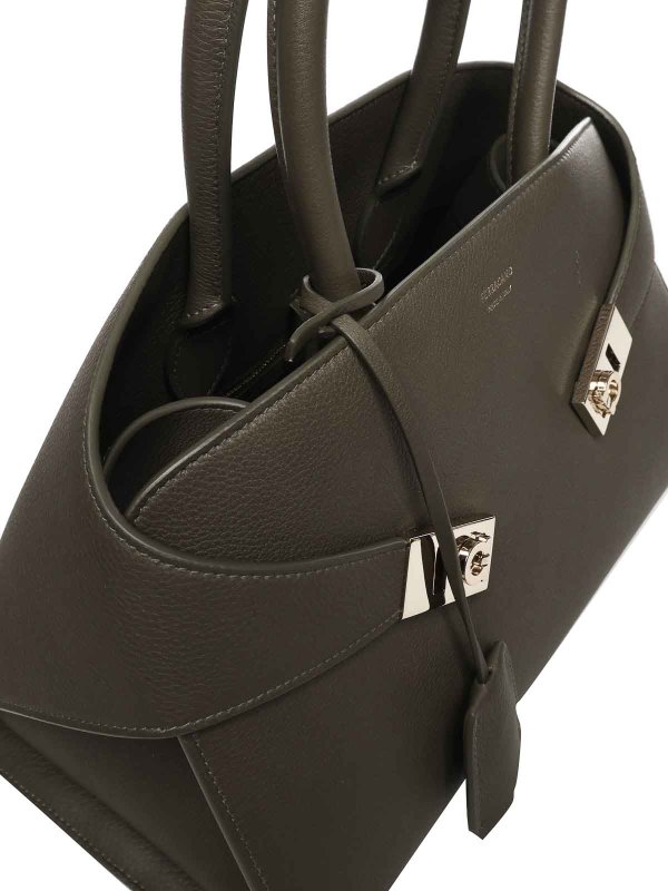 Shopper - Grün shop online: FERRAGAMO