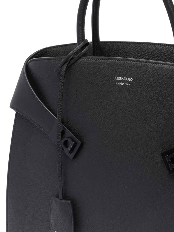 クロスボディバッグ - 黒 shop online: SALVATORE FERRAGAMO