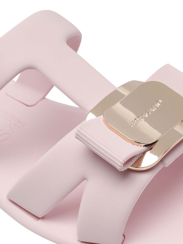 サンダル - ヌードカラー shop online: SALVATORE FERRAGAMO