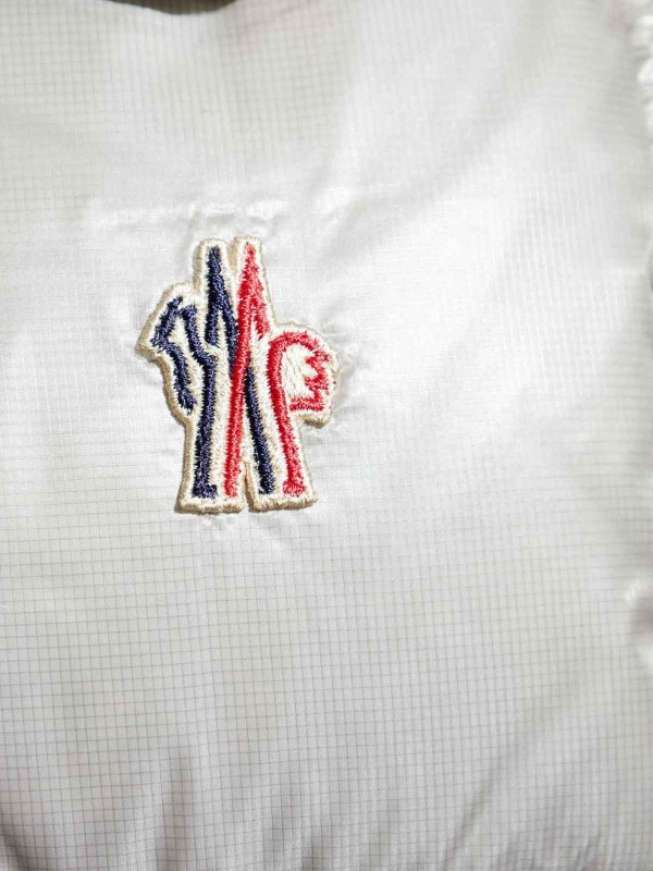 ダウンジャケット - 銀 shop online: MONCLER
