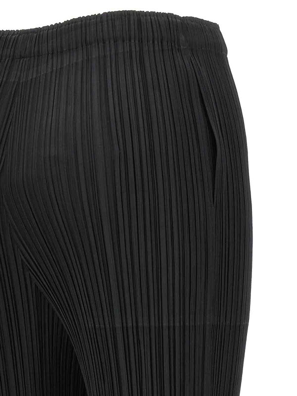 カジュアルパンツ - 黒 shop online: PLEATS PLEASE ISSEY MIYAKE